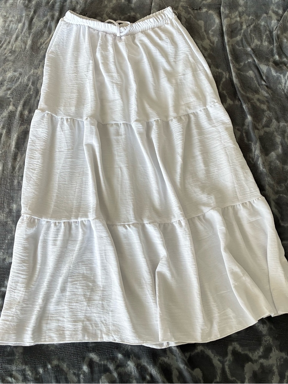 🌟See You Monday•Women’s White Tiered Maxi Skirt•Sz L